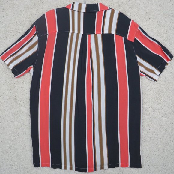 Original Use* Men's Short Sleeve Button Down Curved Hem Shirt Size~ Large - Picture 2 of 8